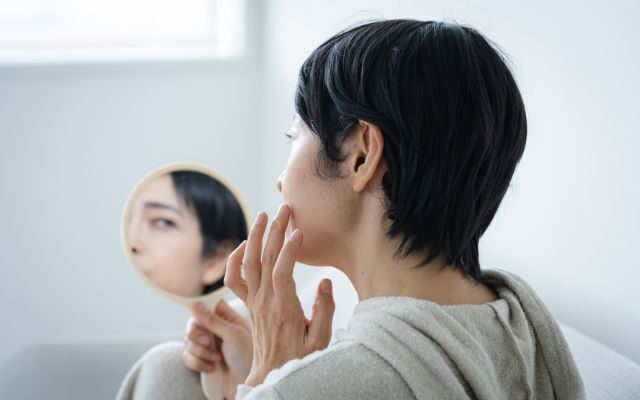 加齢でムダ毛がまた生える？その原因と対策を徹底解説
