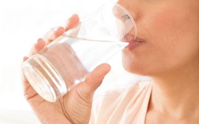 医療脱毛施術前の水分摂取はどこまで大丈夫？